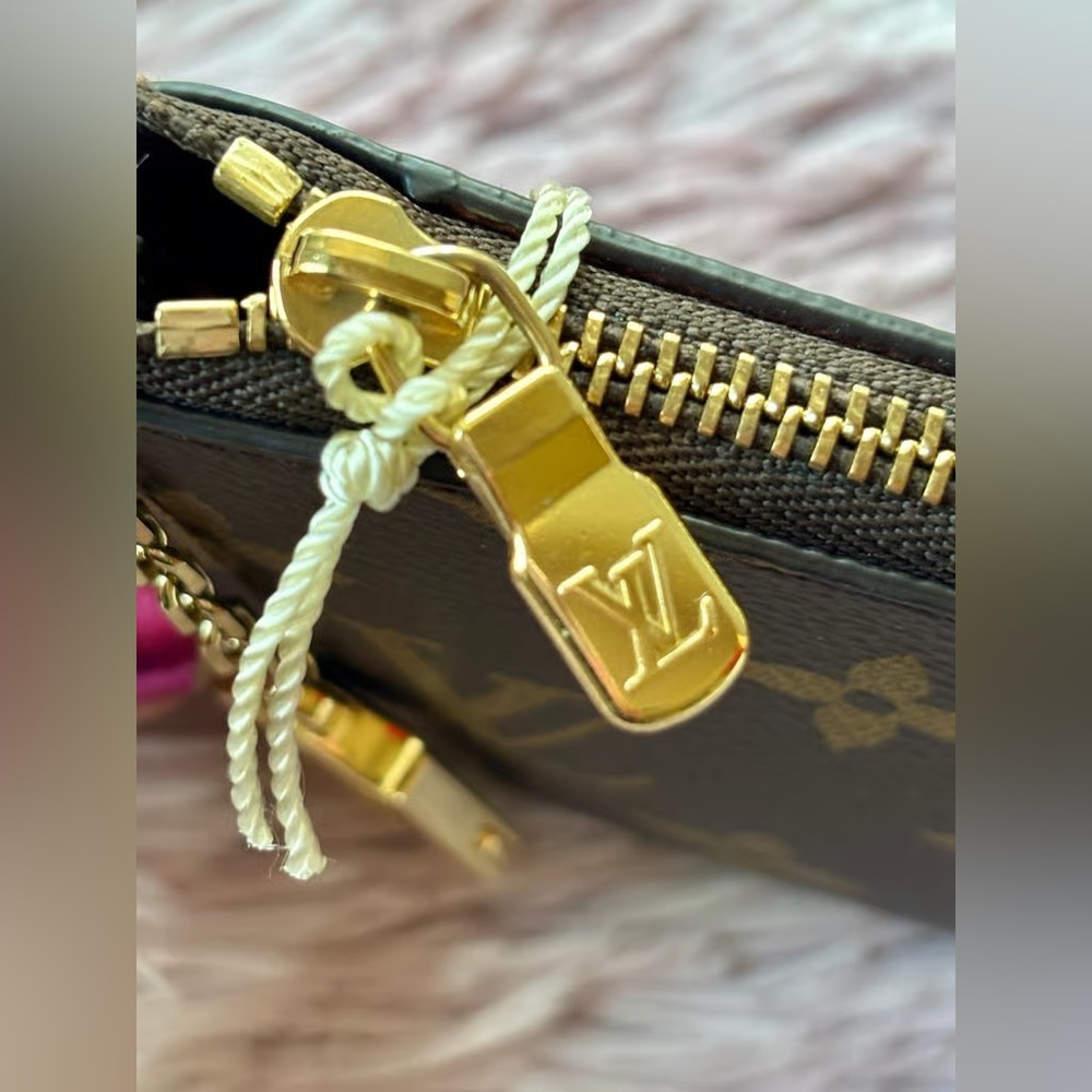 Louis Vuitton Monogram Key Pouch S - Picture 6 of 8